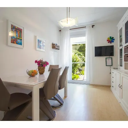 Lemon Tree Apartment Split