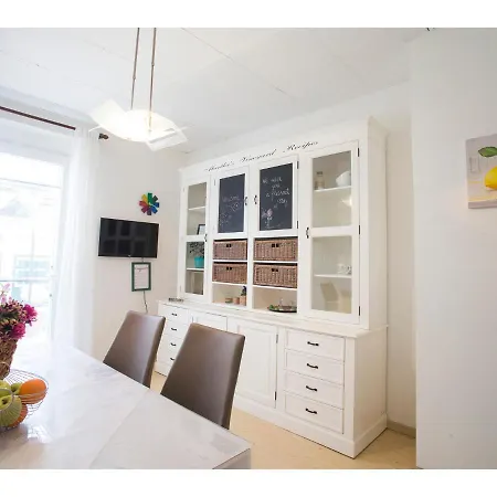 Apartment Lemon Tree Split